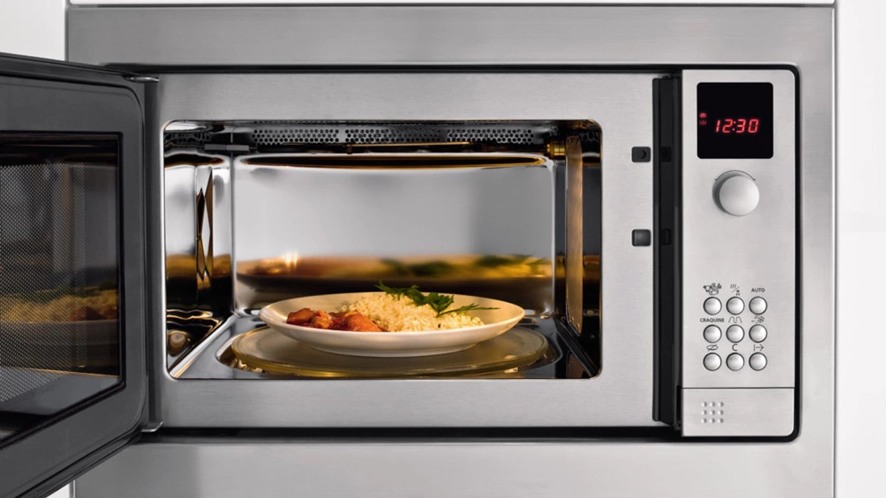 What is the difference between microwave and oven?
